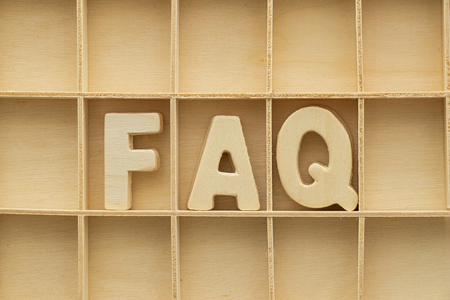 木の文字で作った「FAQ」